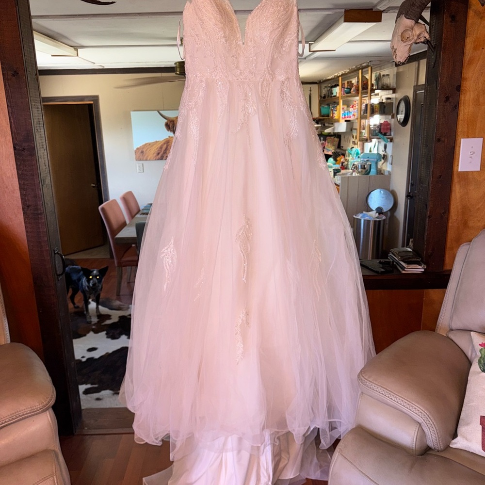 Elegant White Wedding Dress